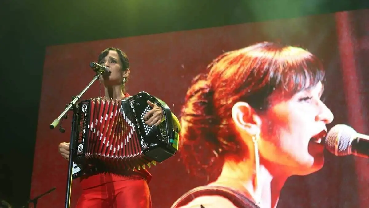 Julieta Venegas en el Vive Latino